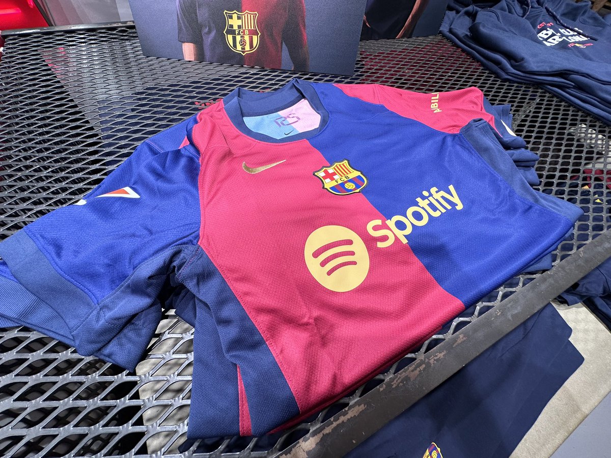 BarcaInfo (@_barcainfo) on Twitter photo 🎁 𝐊𝐎𝐍𝐊𝐔𝐑𝐒 𝐋𝐀 𝐋𝐈𝐆𝐀🎁
💥 Wspólnie z <a href="/memorabilia1899/">memorabilia1899.co</a> mamy dla Was konkurs na cały sezon La Liga. Do wygrania będzie pierwszy komplet strojów FC Barcelony na ten sezon wersja stadion (rozmiar do wyboru dla zwycięzcy). 👕
⚠️ Co należy zrobić, aby wziąć udział w 🎁 𝐊𝐎𝐍𝐊𝐔𝐑𝐒 𝐋𝐀 𝐋𝐈𝐆𝐀🎁
💥 Wspólnie z <a href="/memorabilia1899/">memorabilia1899.co</a> mamy dla Was konkurs na cały sezon La Liga. Do wygrania będzie pierwszy komplet strojów FC Barcelony na ten sezon wersja stadion (rozmiar do wyboru dla zwycięzcy). 👕
⚠️ Co należy zrobić, aby wziąć udział w
