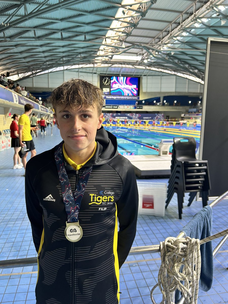 DOUBLE BRITISH CHAMPS!!! 🥇🇬🇧🇯🇪🏊‍♂️

Sam and Filip claim second British nationals titles of the week! 

Sam smashes his PB and Club Rec men’s 17yr 800 free - Filip takes men’s 17 yr 50 brst 

Isaac T 6th and 5th 200 fly and 100 back! 

#Teamtigers #jersey