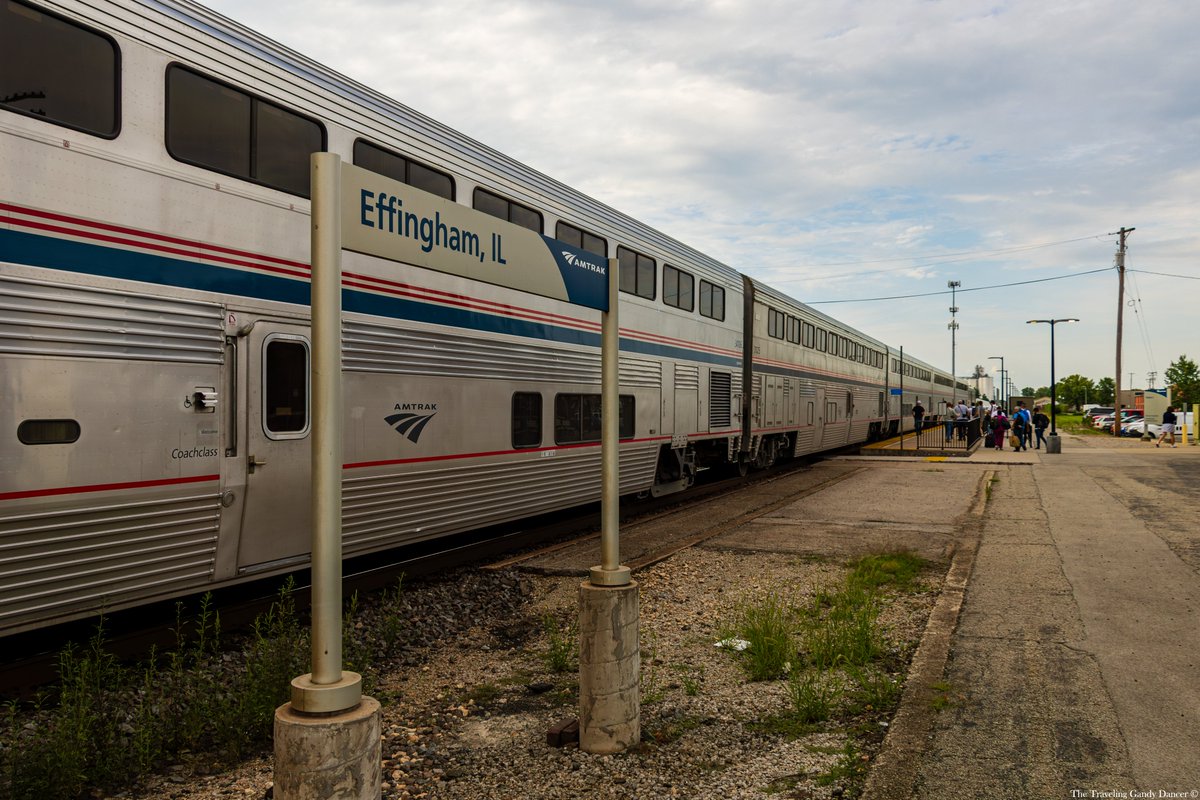 TTGandyDancer's tweet photo. Amtrak Illinois Service Train No. 392 arrived and departed from Effingham, Illinois (EFG) yesterday evening - 7/21/24. 
#amtrak #railfans #railfanning #trainphotography #railroadphotography #passengertrains #ttgandydancer https://t.co/7yeBHzKruY
