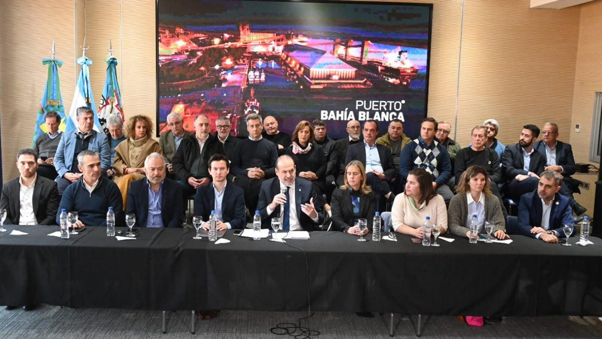 fsusbielles's tweet photo. Bahía Blanca está en capacidad de transformar y agregar valor a este proyecto de una manera veloz y mucho más eficiente.

1. El puerto está listo para exportar.

2. Agregando mayor valor a través de su complejo petroquímico, el más importante del país. https://t.co/Im0ZaOWn4T