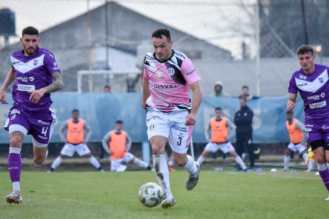 FortiusBrand's tweet photo. Conjunto de juego; Camiseta + short suplente para @CAFenixSOficial ⚽️

Fortius indumentaria deportiva 🔥 https://t.co/G5nynyC7af