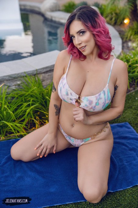 Jelena Jensen - Join me for a quick dip? 🥰 https://t.co/877xnHImAh