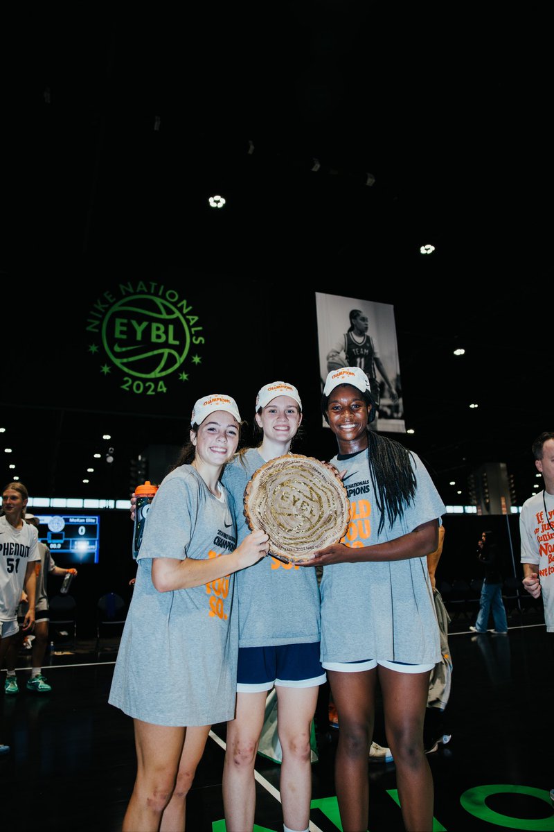 NikeGirlsEYBL's tweet photo. Congratulations to our 15u EYBL Champions @MissouriPhenom.🏆 

#2024EYBL | #NikeNationals https://t.co/v5RAjvFc0W