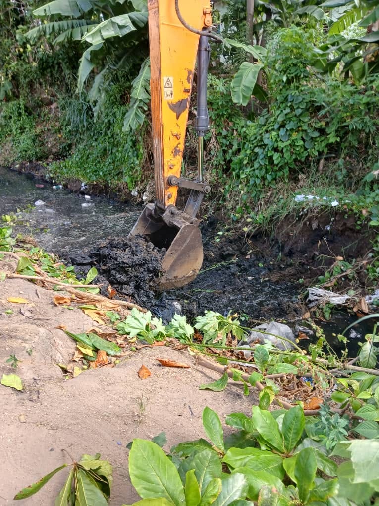 eaacmg's tweet photo. La EAA Camagüey y su UEB Camagüey trabajando en el mantenimiento mayor  en 5 Metros. Comunidad La Ceiba, Camagüey https://t.co/X8oIe9pj4c