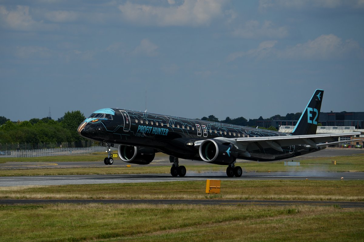 embraer's tweet photo. A aeronave single-aisle mais sustentável do mundo está decolando em Farnborough. Veja o E195-E2 #TechEagle, a aeronave mais silenciosa da categoria single aisle, ganhar os céus da Inglaterra.
#WeAreEmbraer #EmbraerStories #EmbraerAtFIA2024 #FIA2024 https://t.co/fUk3PjySA7