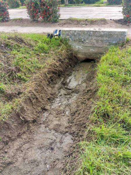 El mantenimiento mayor una labor de estos tiempos que acueducto propicia , acueducto Najassa toma riendas  en esta tarea, zanja manual en la carretera Cubacán .