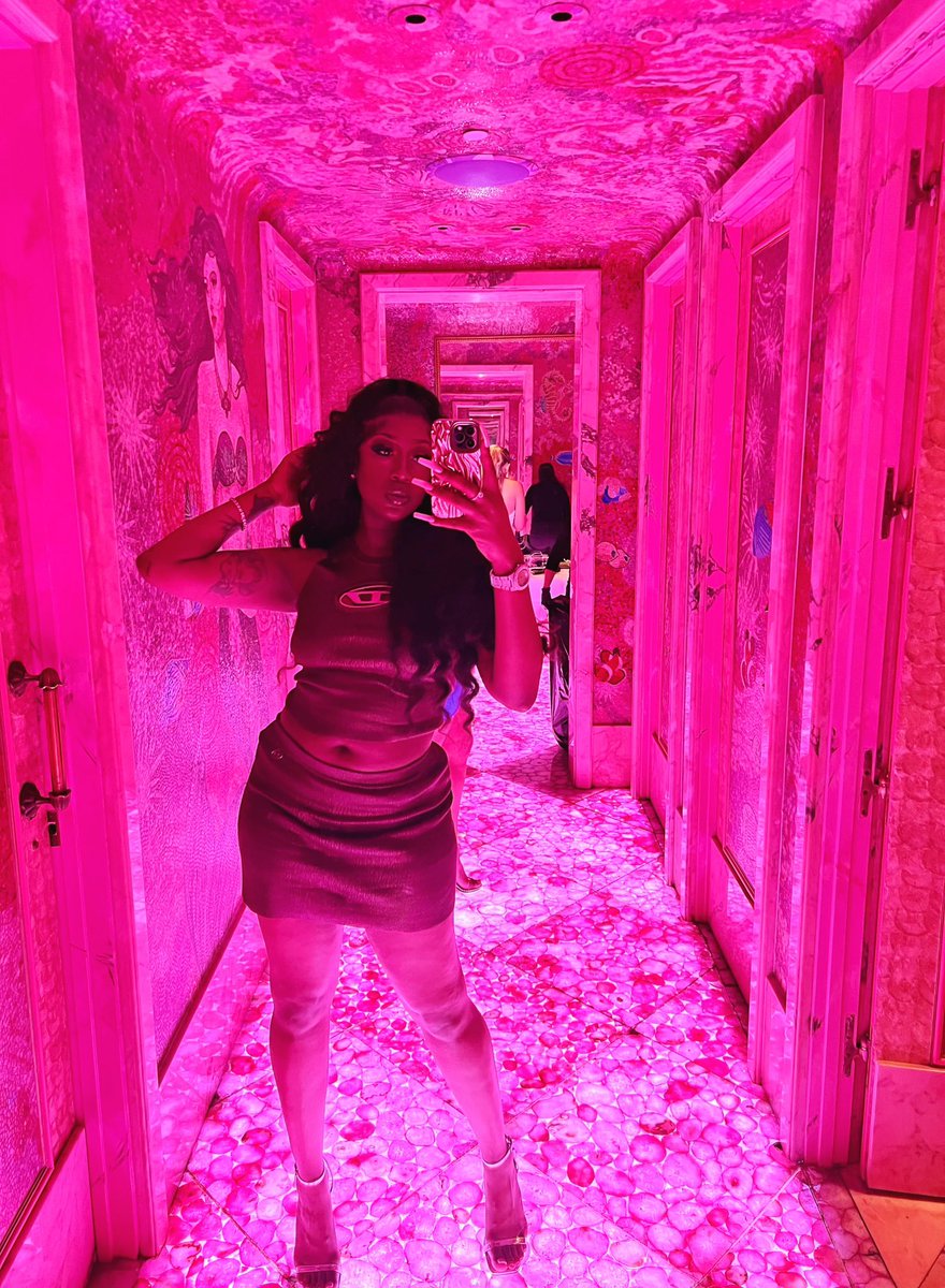 peppers____'s tweet photo. summers in miami https://t.co/qujL7cfABZ