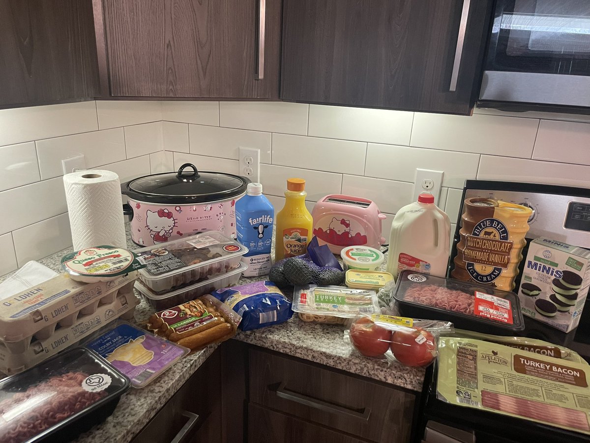 Thanks <a href="/Mix965Houston/">MIX 96.5</a> for filling our fridge. So much love 🫶🏼💗