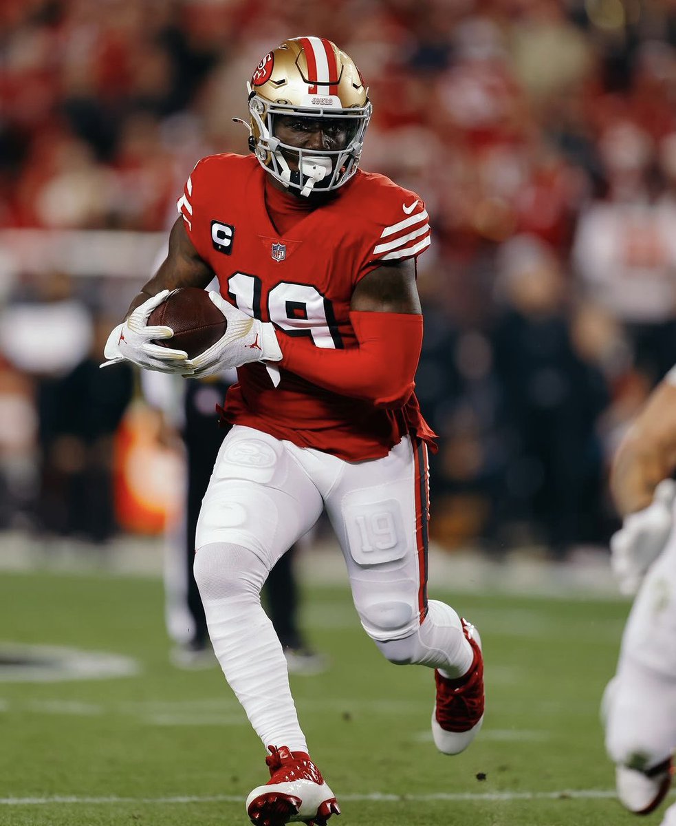 MLFootball's tweet photo. PURE DOMINANCE: #49ers receiver Deebo Samuel has put up legendary numbers vs. the #Rams &amp; #Seahawks in just 16 games 

• 1,770 yards
• 15 touchdowns
• 13-3 record

Does not get better than that 😱

(Via @jasmindear_) https://t.co/CqGsekSodg