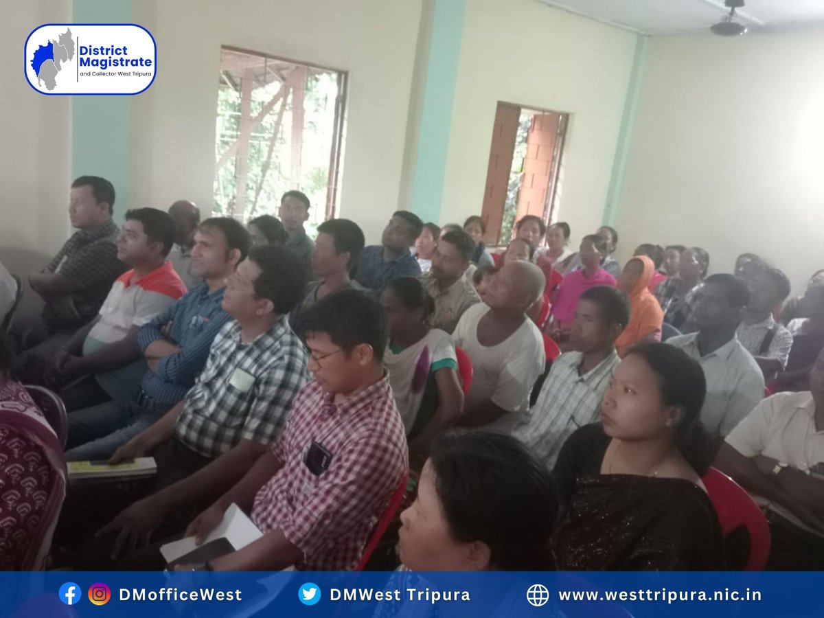 DMWest_Tripura's tweet image. Yesterday at 3 PM, I chaired a Village Committee Level Review Meeting at the Harbang Village Committee office under Mandwi Rural Development Block. Engaged with local leaders to address community issues and promote development.

#VillageCommittee #MandwiBlock #PublicService