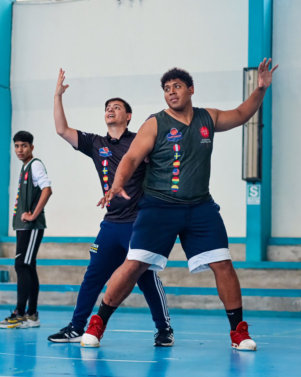 thiscoache's tweet photo. 🏀 Great time at the @coach_pedro_hermoza ”Contigo Peru”clinic in Lima, Peru! 

🔥 I got the chance to do one clinic focusing on kids/mini-basket and one that was only team-based defense for youth/senior

Huge thanks to all coaches and players that attended ❤️🤍❤️ https://t.co/nWYLpeSHPe