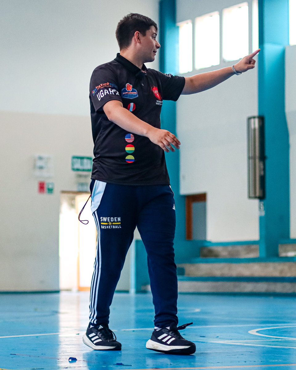 thiscoache's tweet photo. 🏀 Great time at the @coach_pedro_hermoza ”Contigo Peru”clinic in Lima, Peru! 

🔥 I got the chance to do one clinic focusing on kids/mini-basket and one that was only team-based defense for youth/senior

Huge thanks to all coaches and players that attended ❤️🤍❤️ https://t.co/nWYLpeSHPe