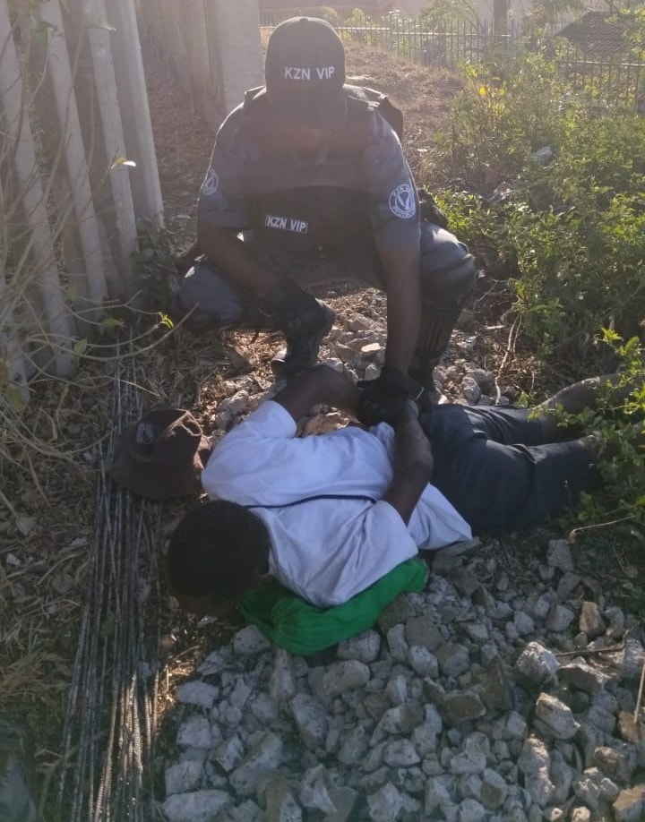 _ArriveAlive's tweet photo. Suspect apprehended for malicious damage to municipal property and theft in Newlands West https://t.co/4PPGGeyIVN
#ArriveAlive #MaliciousDamage #MunicipalProperty #KZNVIP https://t.co/CP7htvkkOM