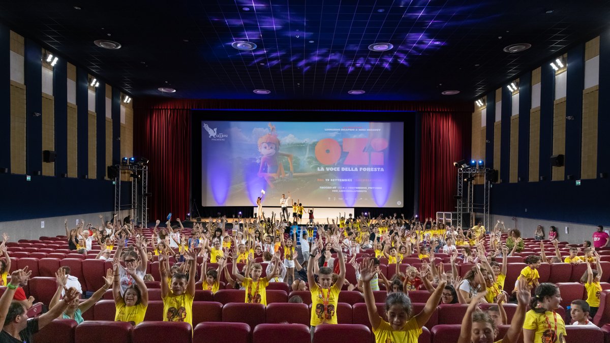 Giffoni (@giffonifilmfest) on Twitter photo 🦧 #Ozi - La voce della foresta in anteprima a #Giffoni54!🎬 Entusiasmo ed emozioni per i #giffoner con l’anteprima del nuovo cartoon di Tim Harper prodotto da Leonardo Di Caprio e che sarà al cinema a partire dal 19 settembre distribuito da <a href="/notoriousitalia/">Notorious Pictures</a> 🦧 #Ozi - La voce della foresta in anteprima a #Giffoni54!🎬 Entusiasmo ed emozioni per i #giffoner con l’anteprima del nuovo cartoon di Tim Harper prodotto da Leonardo Di Caprio e che sarà al cinema a partire dal 19 settembre distribuito da <a href="/notoriousitalia/">Notorious Pictures</a>