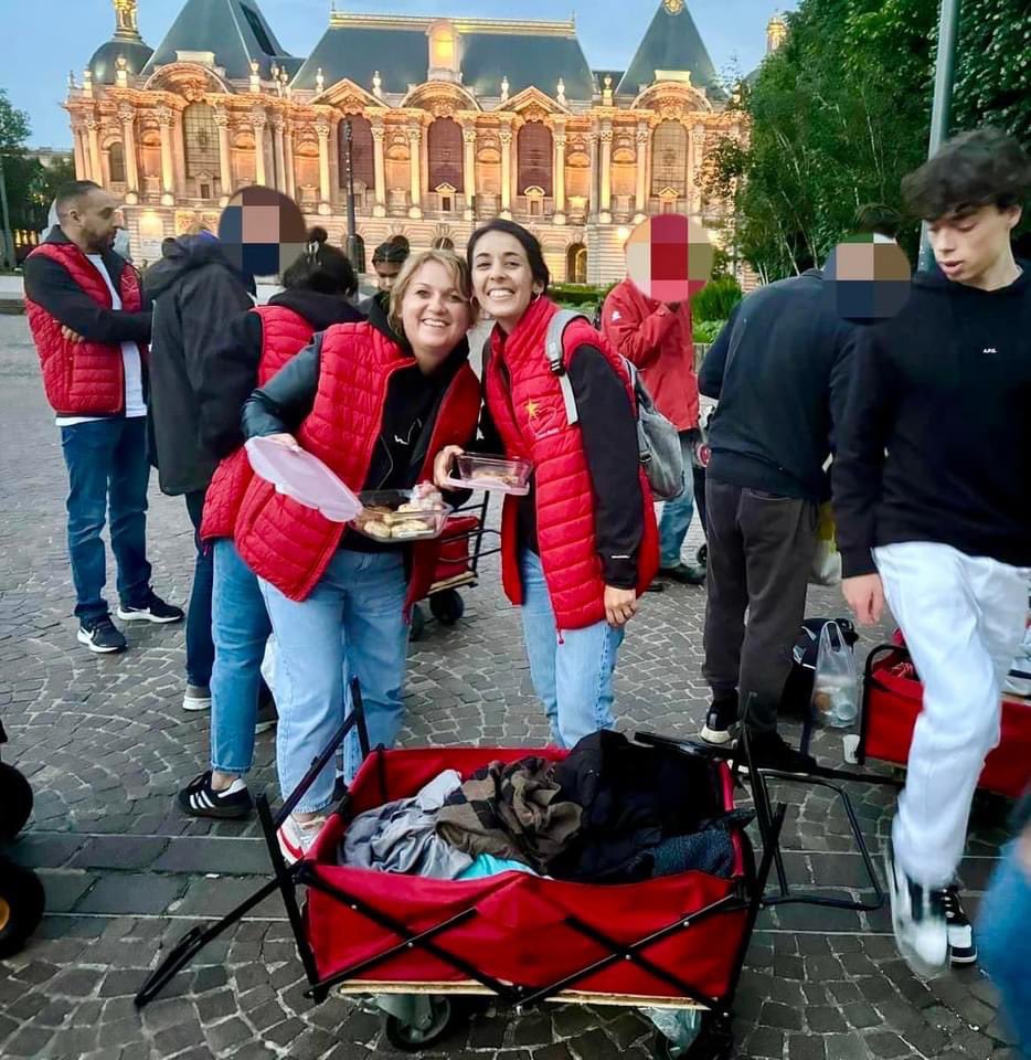 ElhossainAms's tweet photo. ❤️ Pourquoi s'engager dans le bénévolat ?
En plus d'être une expérience gratifiante et enrichissante, le bénévolat ou le simple fait d'aider une personne dans le besoin nous offre une perspective différente sur le monde qui nous entoure.

🌟 Nous laissons une empreinte positive! https://t.co/q3TVGrvUzF