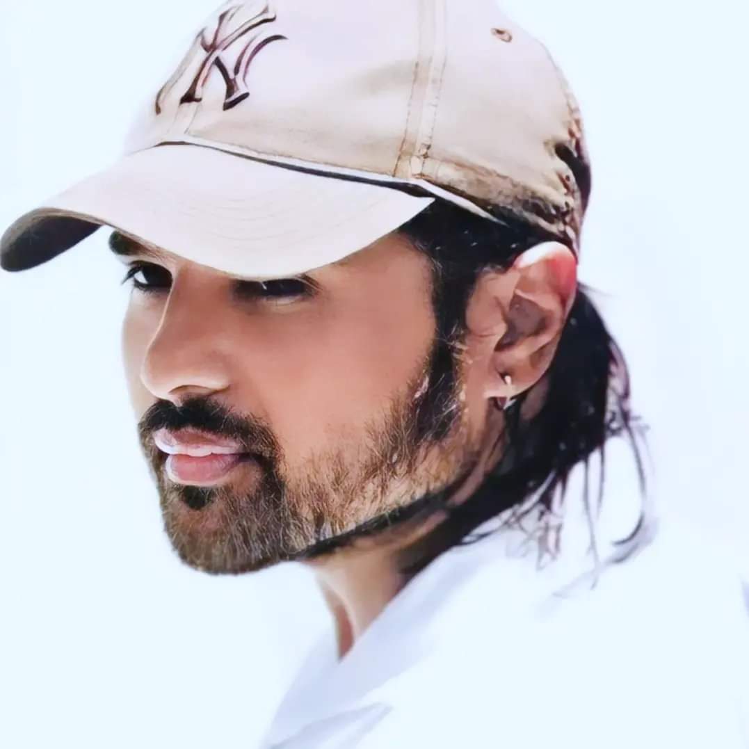 Kailash10340327's tweet photo. Wishing you a very happy birthday my favourite Rockstar H.R 
#HappyBirthdayHimesh https://t.co/2UoWVOn0xS