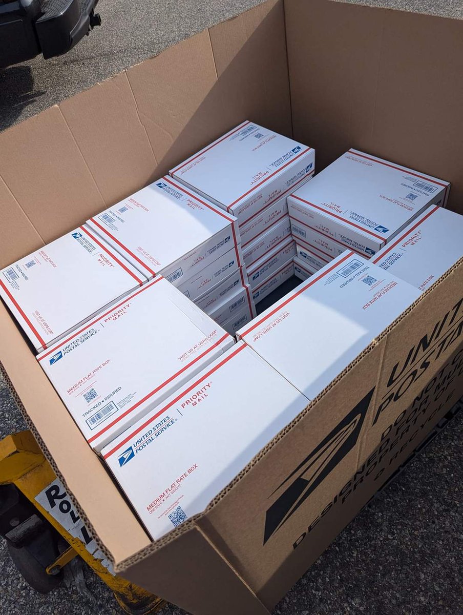 CigarsFWarriors's tweet photo. 38 Cigars for Warriors care packages, 950 cigars outbound to our Combat Troops! #cfwpt  #CigarsForWarriors
https://t.co/dX6fde6lWi
https://t.co/uEeJPACxF9
#SupportCFW
#SupportTheTroops
#Liv2Srv
#CFW4LIFE
Operation: Cigars for Warriors 
Cigar Press https://t.co/iFjBX8Ymf8