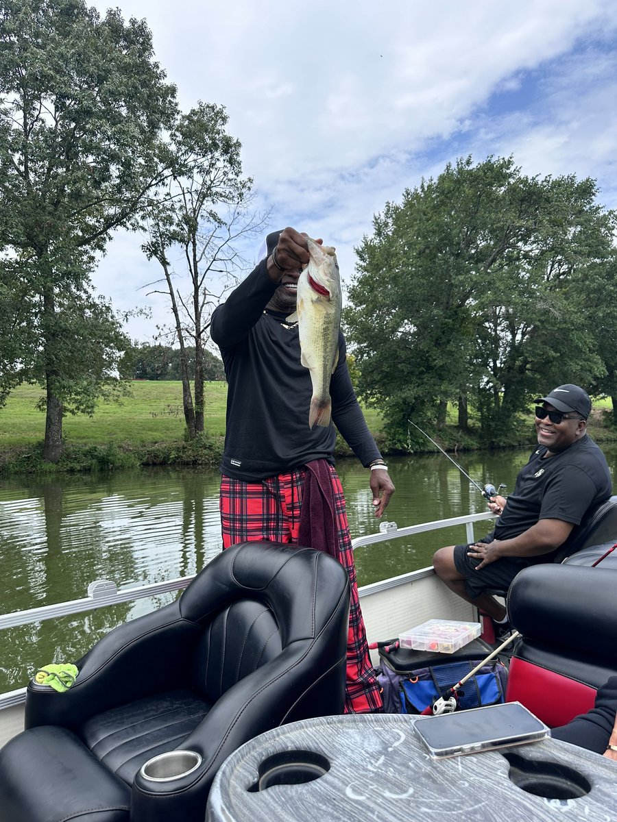 edeweysmith's tweet photo. BUFFS FAMILY… Our coach REFUSES to play fair!!! Although @DeionSanders catches EVERYTHING I did ok for my 1st time in a while….. smh! I was killing those bass!!!!!! lol
It’s gonna be a GREAT season!!!!!!
#SkoBuffs #WeComing #LakePrime https://t.co/e8ElD1Qtjx