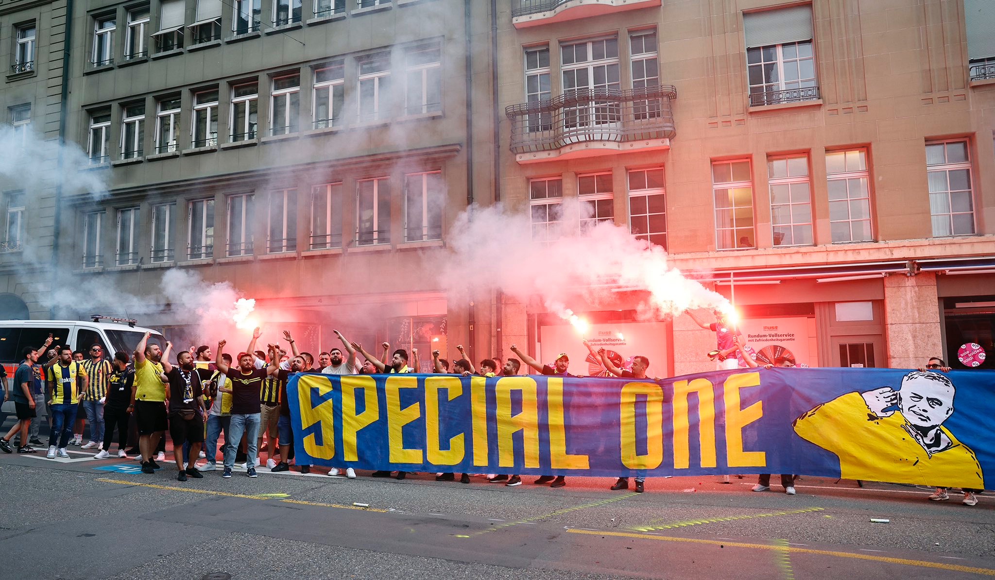 FenerKolik on X Fenerbahce nin Payla m Special one special team https t tCfJovw4st X
