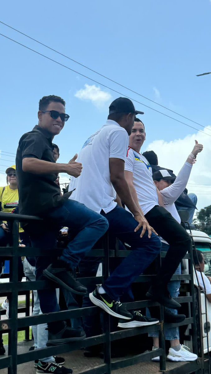 JesusDCastilloC's tweet photo. Monagas salió a las calles a recibir a nuestra líder @MariaCorinaYA .

Que orgullo ser monaguense y trabajar junto con nuestros hermanos de la Unidad y el pueblo, en lo que será la mayor victoria de la historia de Venezuela.

El 28 de Julio #VamosAGanar
#EdmundoParaTodoElMundo https://t.co/koZmuvrQwx