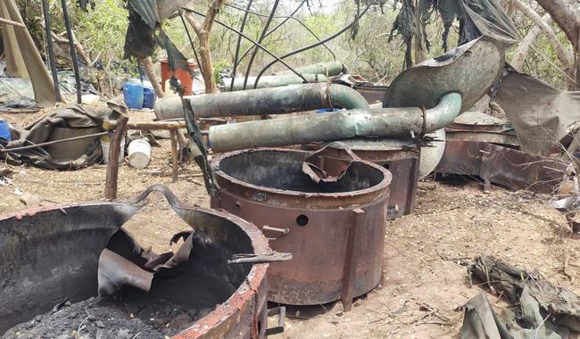 gamavisionmx's tweet image. #CLANDESTINO ⚗️

Un laboratorio clandestino fue localizado y desmantelado por elementos de la Secretaría de Marina y de la Fiscalía General de la República, en inmediaciones de El Dorado, en Sinaloa.

#GamavisiónMX #Sinaloa #ElDorado #Marina #Laboratorio