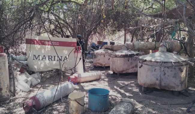 gamavisionmx's tweet image. #CLANDESTINO ⚗️

Un laboratorio clandestino fue localizado y desmantelado por elementos de la Secretaría de Marina y de la Fiscalía General de la República, en inmediaciones de El Dorado, en Sinaloa.

#GamavisiónMX #Sinaloa #ElDorado #Marina #Laboratorio