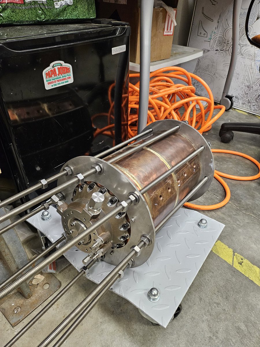SEDS_UCSD's tweet photo. @Pad33space For those wondering, our engine is completely undamaged, its sitting in our workspace waiting for the next attempt https://t.co/UmzWI4ZYyf