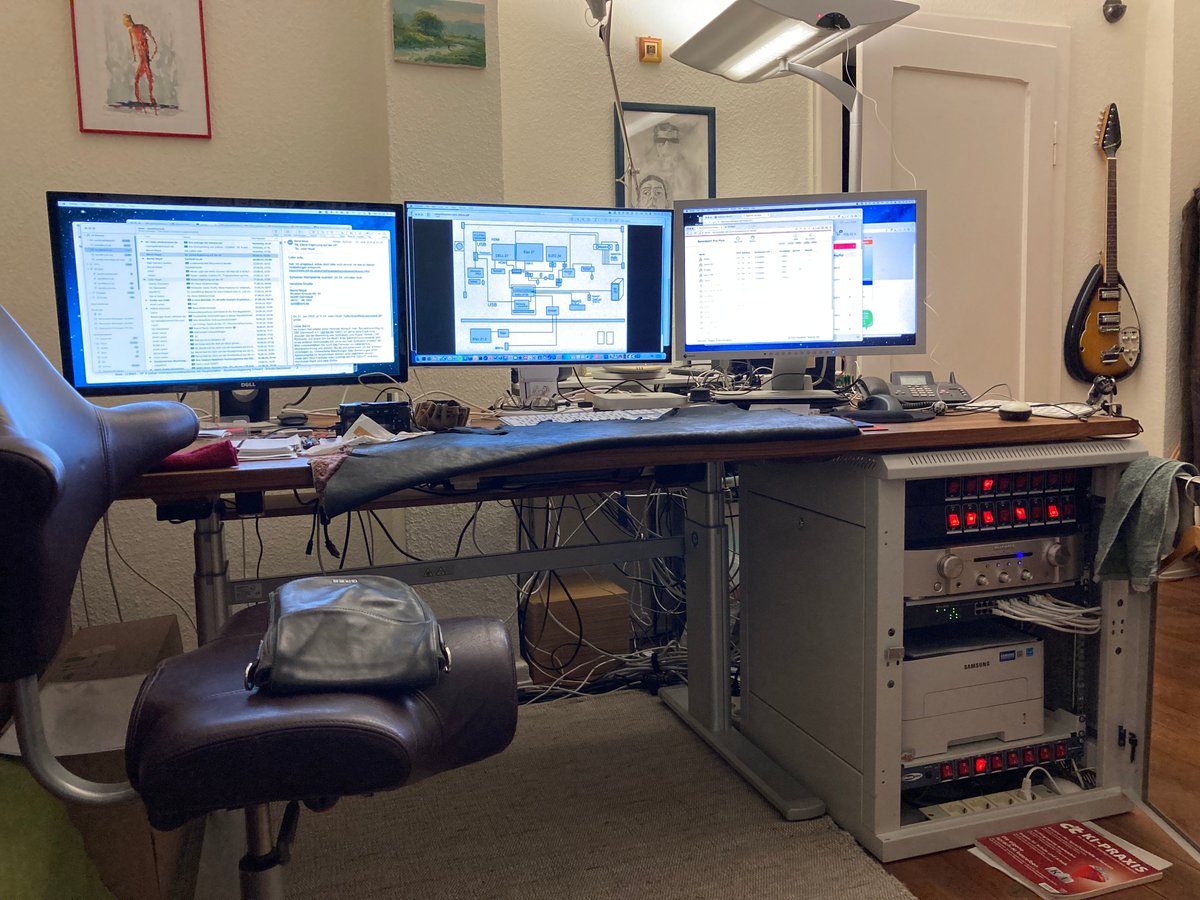 zyrd's tweet image. #MacMini konnte ich noch zurueckgeben und gegen einen #MacMiniPro umtauschen (Gg Preisdifferenz), da ich bei Beauftragung die Anforderung drei Bildschirme deklariert hatte . .. .