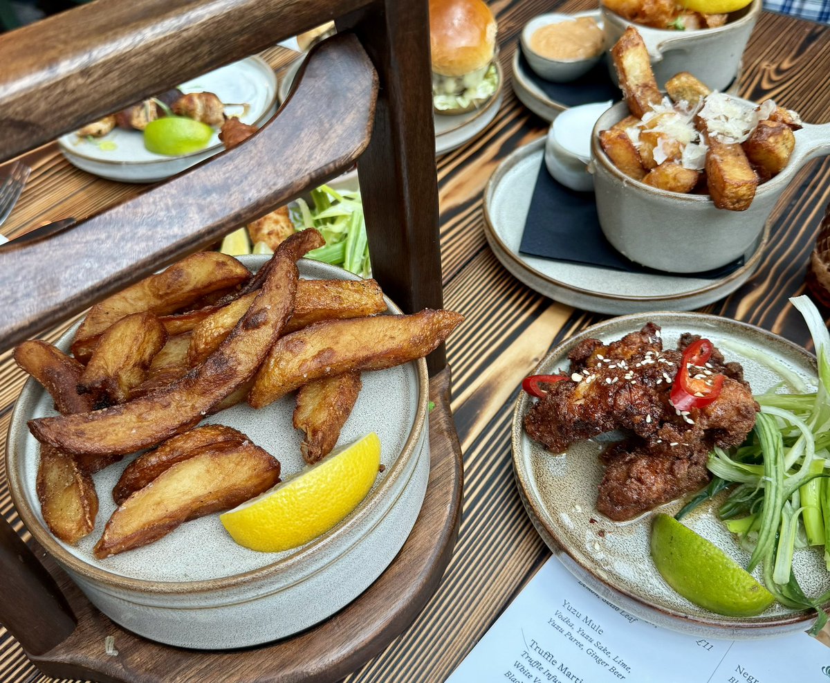 SamHawcroft_'s tweet photo. Enjoyed a fab meal at the new Iron Lilies restaurant at @PrincesQuayHull - atmospheric setting, chilled live music, cocktails - writing up for the next @BWMagazineHEY https://t.co/wVv3b7qi7l