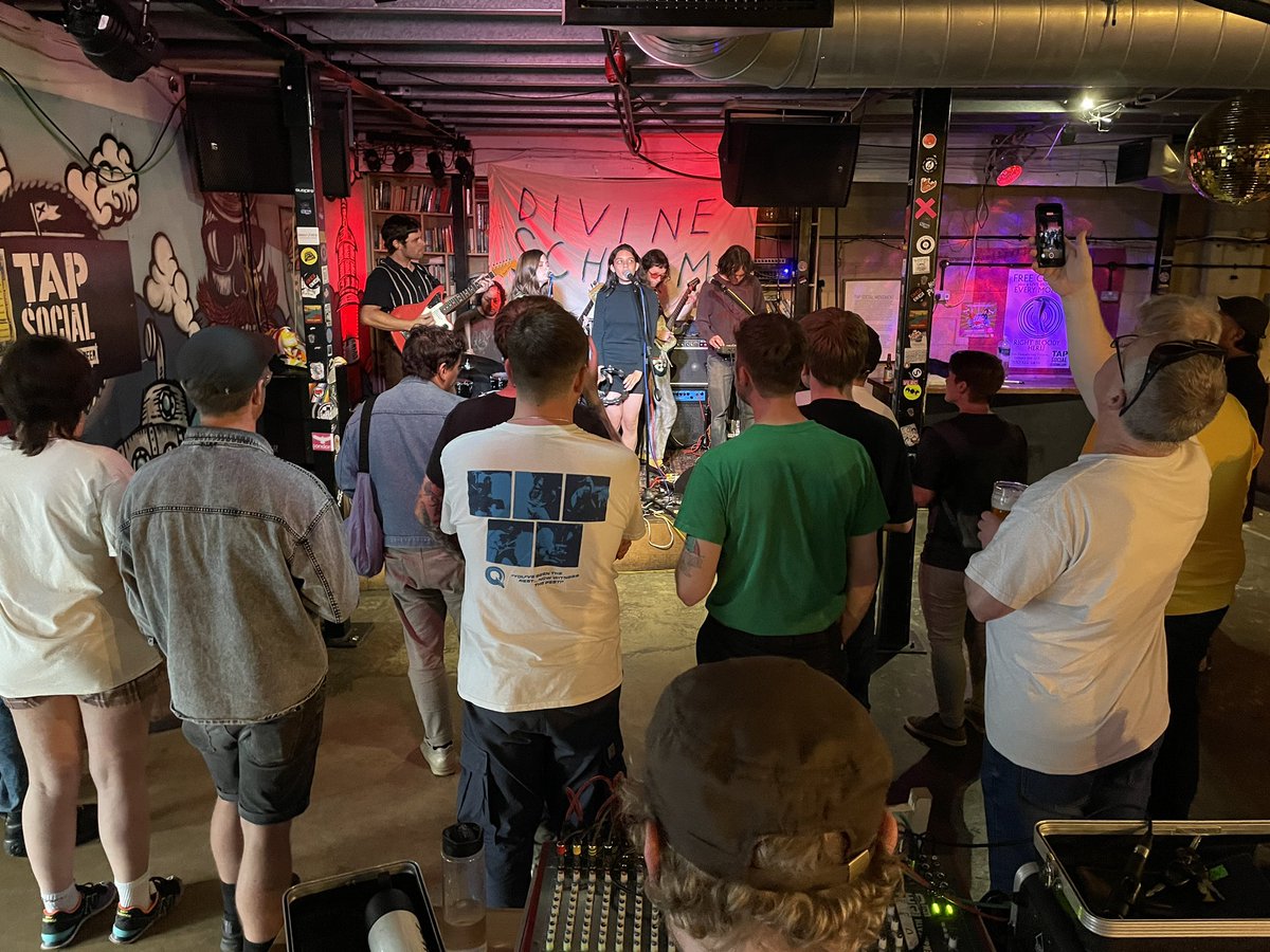 flethbridge's tweet photo. A gig with sofas was highly correct. I enjoyed Lightheaded, The Plan, and Gig Dog @DivineSchism @tapsocialbrew https://t.co/xUmoifqL6s