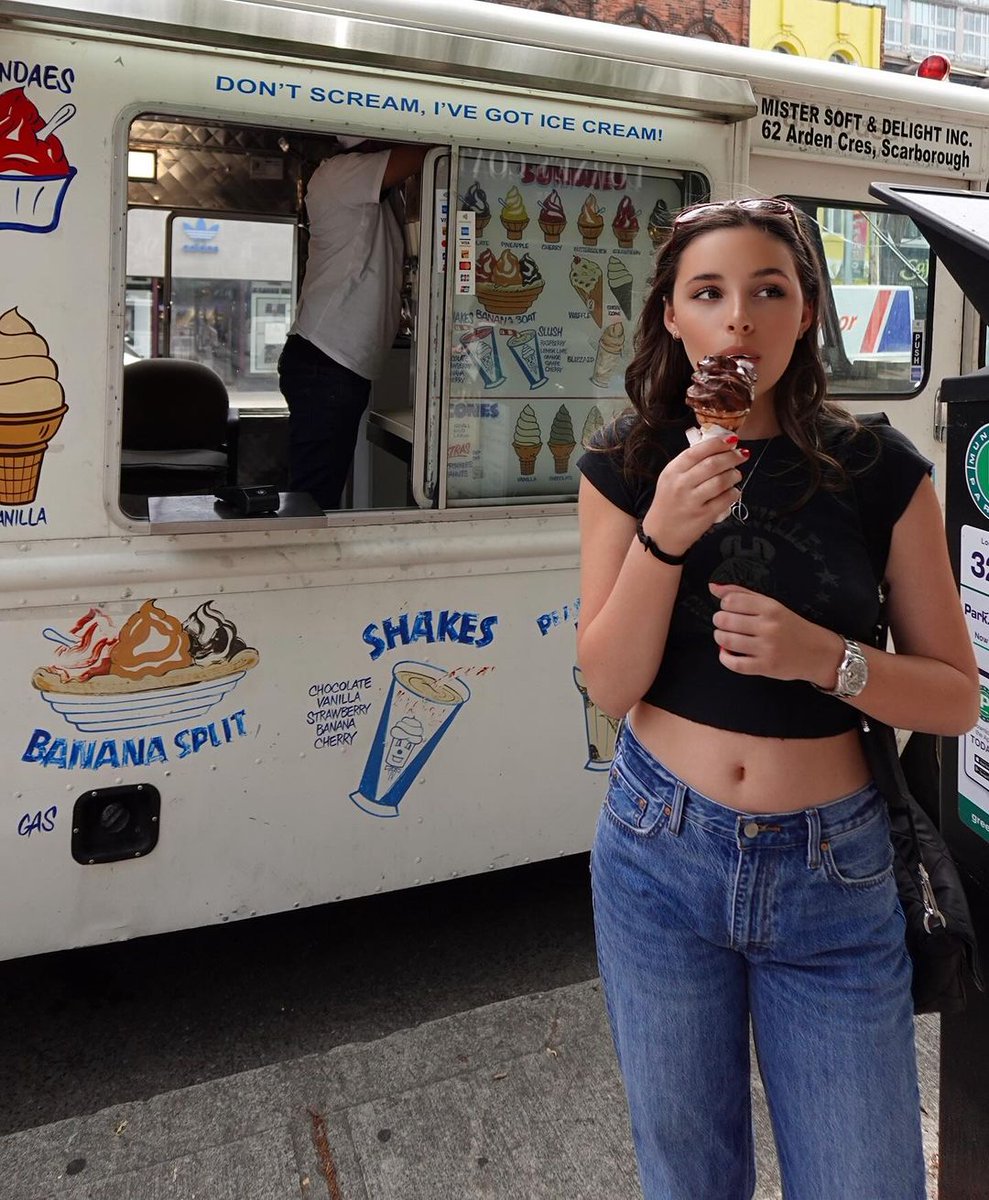 one chocolate dipped cone please 🍦🎀