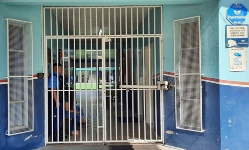 JosuePatriota's tweet photo. 🚨 GENTE, ME AJUDEM!! ENTREI EM CONTATO COM A DIRETORIA DA ESCOLA ONDE VOTO E ELES DISSERAM QUE NÃO VÃO DISPONIBILIZAR URNAS PARA A ELEIÇÃO AMERICANA!! MAS QUANDO É ELEIÇÃO ONDE O PT CONCORRE ATÉ NO JAPÃO ELES FAZEM VOTAÇÃO!!! E O PROCON SE RECUSOU A RECEBER MINHA DENUNCIA!! https://t.co/iVlYIXeCR4