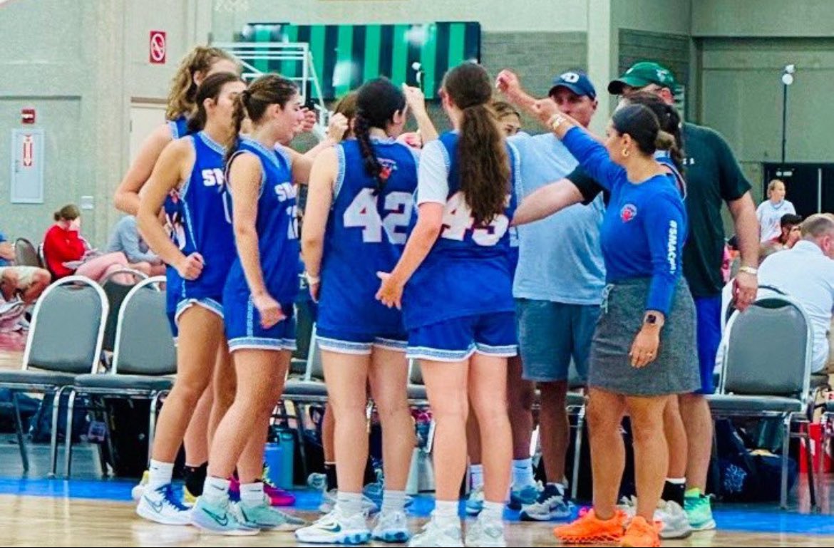 bridgetcarlin4's tweet photo. Saying goodbye to the best team for the last time. To SMAC Irish, thank you for being my second family ❤️ I could never be the player I am today without @Coach_O24 and my amazing teammates! I’m sad to see it go, but will always have my people @SMACBasketball #42out #togetheron3 https://t.co/6zvNLI4Fbk