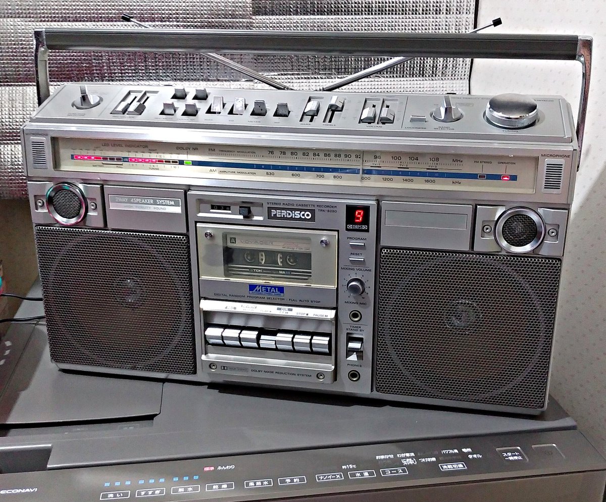 you_kun_jp's tweet photo. 30機種目は #日立 #パディスコ TRK-8290、中古38,500円。(1980年発売74,800円) ドルビーB NR付。メタル対応。
#洗濯機の上のラジカセ #プアオーディオ #ステレオ #ラジカセ #TRK8290 #ラジオカセット #hitachi #perdisco #FMAM #stereo #radio #cassette #recorder #PERDiSCO #boombox #audio https://t.co/fTTjdw92bG