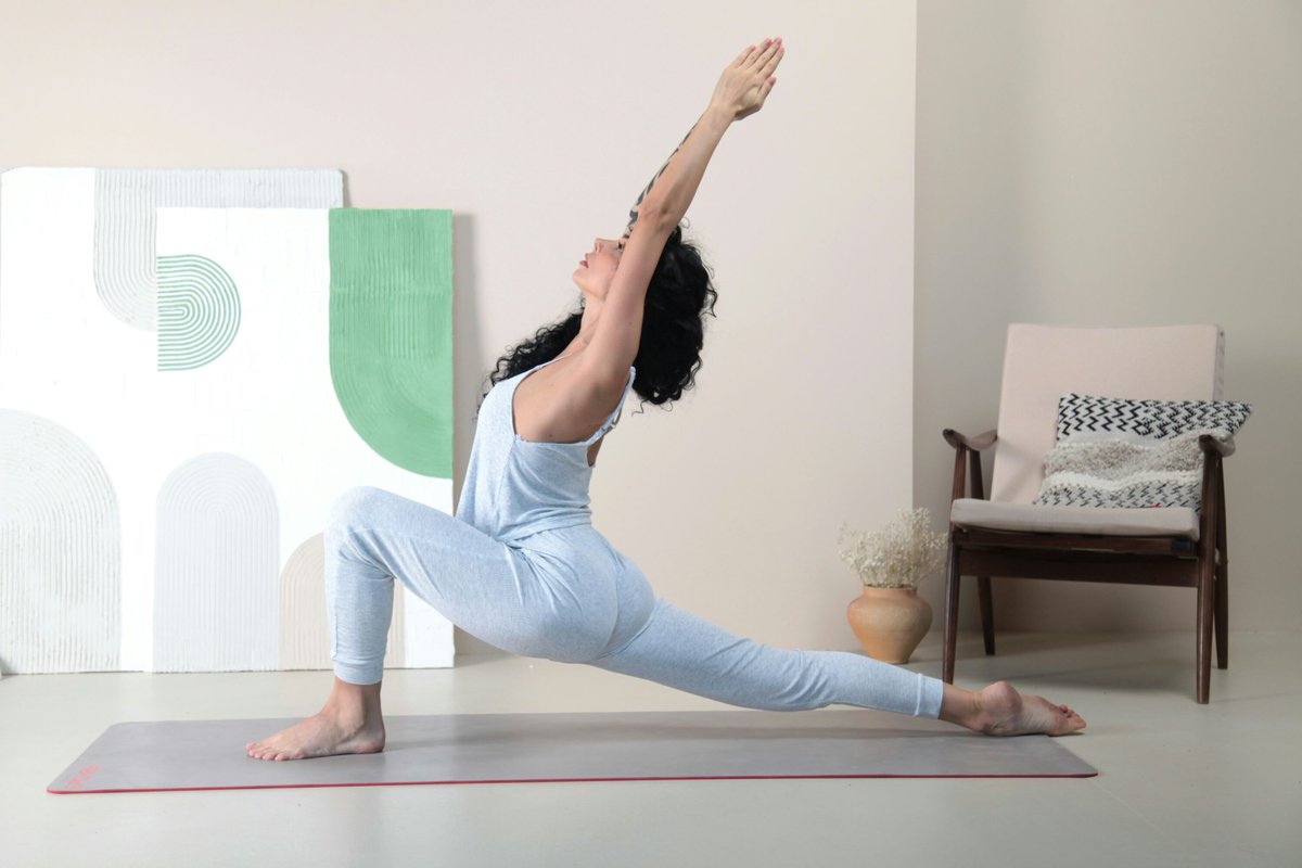 TRPrunner's tweet photo. Dont have time for mobilty after your run? Work in a routine through out the day. Ex. Gastroc soleus mobility before returning to your desk, internal external rotation sitting down at the desk. Build it into your breaks every hour. #habits #runchat https://t.co/UEnIlXQPGf