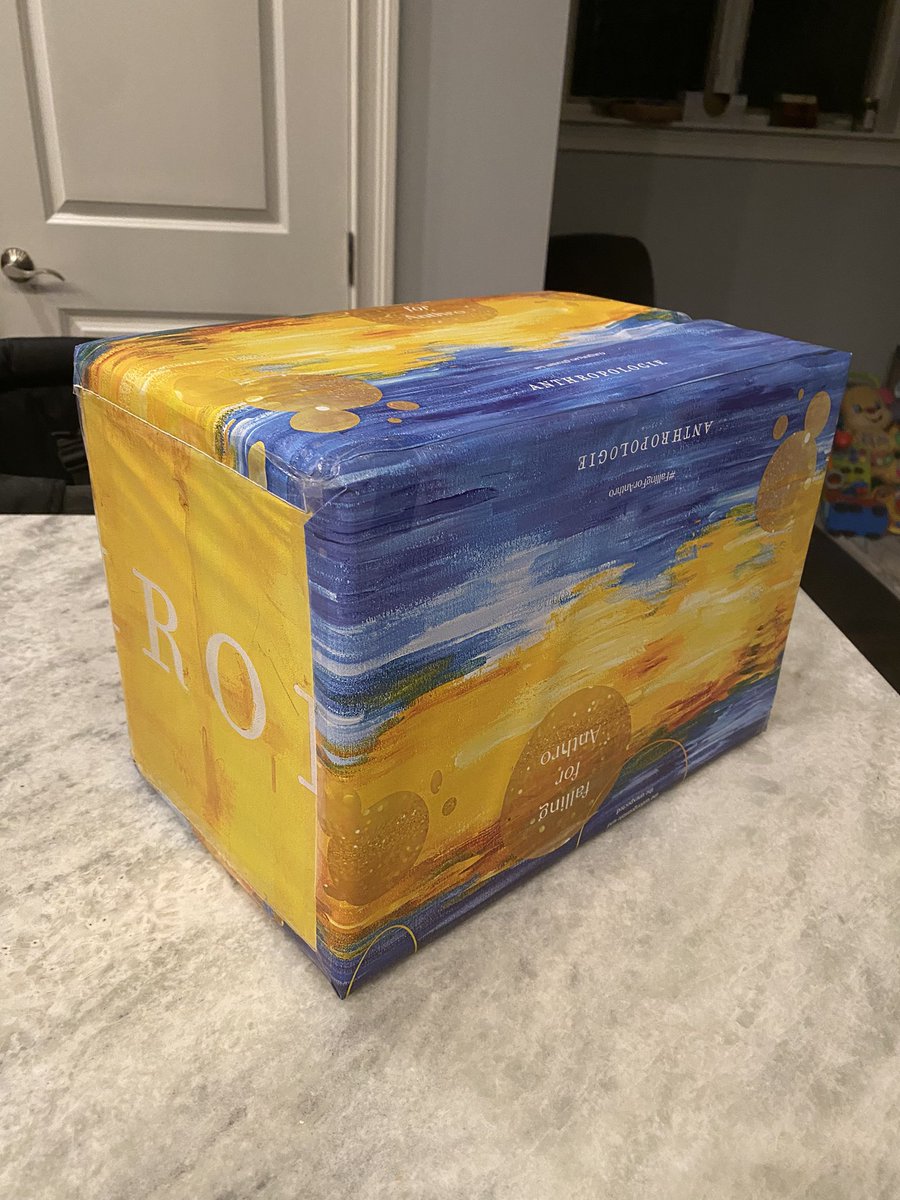 Lynneabelle's tweet photo. Paid for gift wrapping at @Anthropologie and they wrapped it in a bunch of shipping bags. Decided to rewrap it for the bridal shower I was going to. It was like trying to rip off heavy duty garbage bags. Embarrassing. https://t.co/T5HvTfG5ja