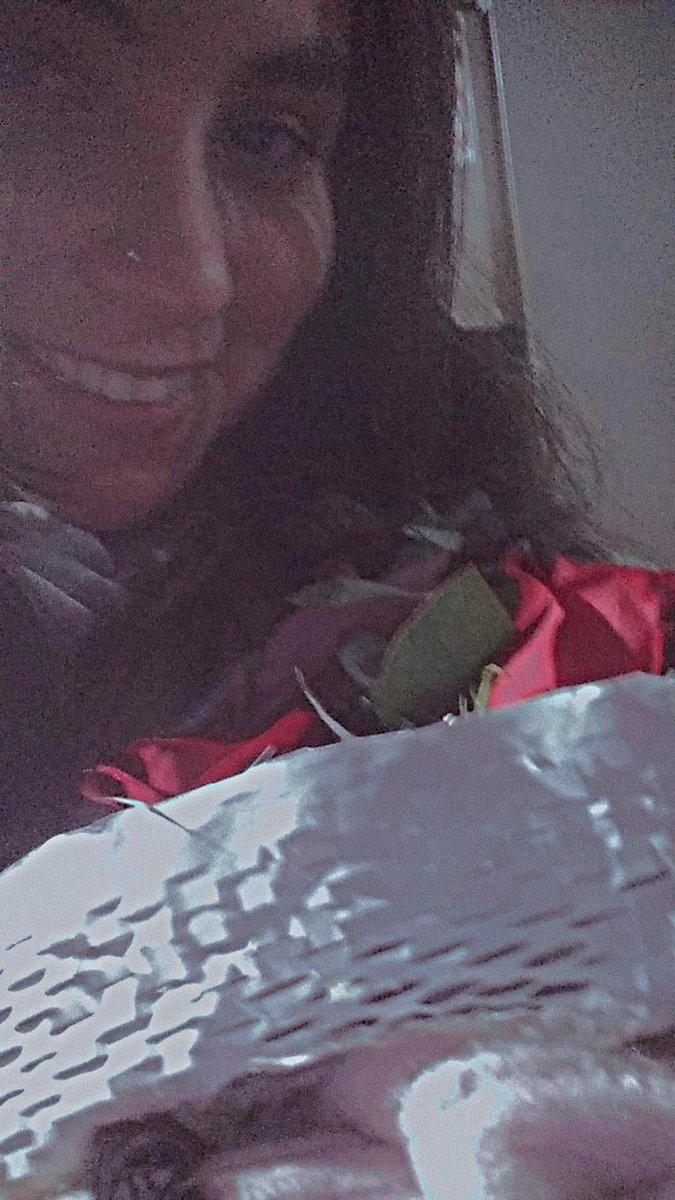Maca57735's tweet photo. La etapa de tener un novio detallista te recomiendo no salteartela...❤️‍🩹 https://t.co/N3EOs1oLDg