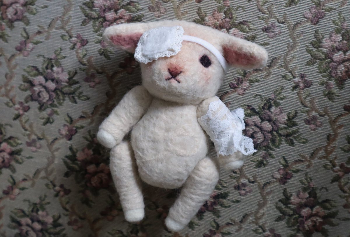 tinyapricottree's tweet photo. patched up lamby ꒰ᐢ. .ᐢ꒱ https://t.co/2MbqzJ12Gq
