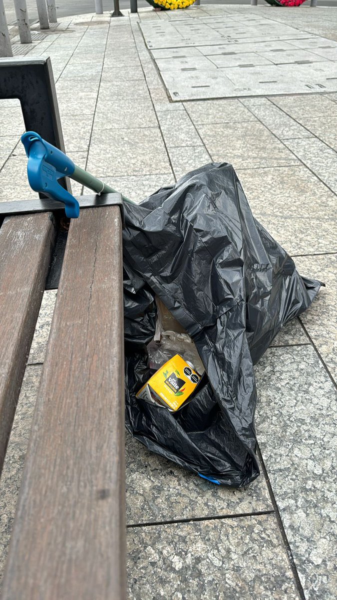 vecinosdeapie's tweet photo. Seguimos en brigadas vecinales. La cantidad de basura que hay en #Polanco es una vergüenza 
Cc @OlaMHmx  @mauriciotabe https://t.co/8Fw79xe4Qj