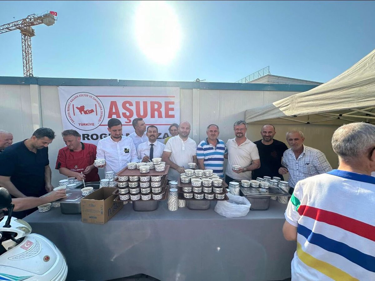 Sakarya Rumeli Balkan Kültür ve Dayanışma Derneği tarafından Orhan Camii bahçesinde tertip edilen aşure programına iştirak ettik

Bu vesile ile bir kez daha Efendimiz Resulallah(sav)’ın gülzarı,sevgili torunu Hz.Hüseyin ve şehit Ehl-i Beyt büyüklerini dua ile yad ediyorum