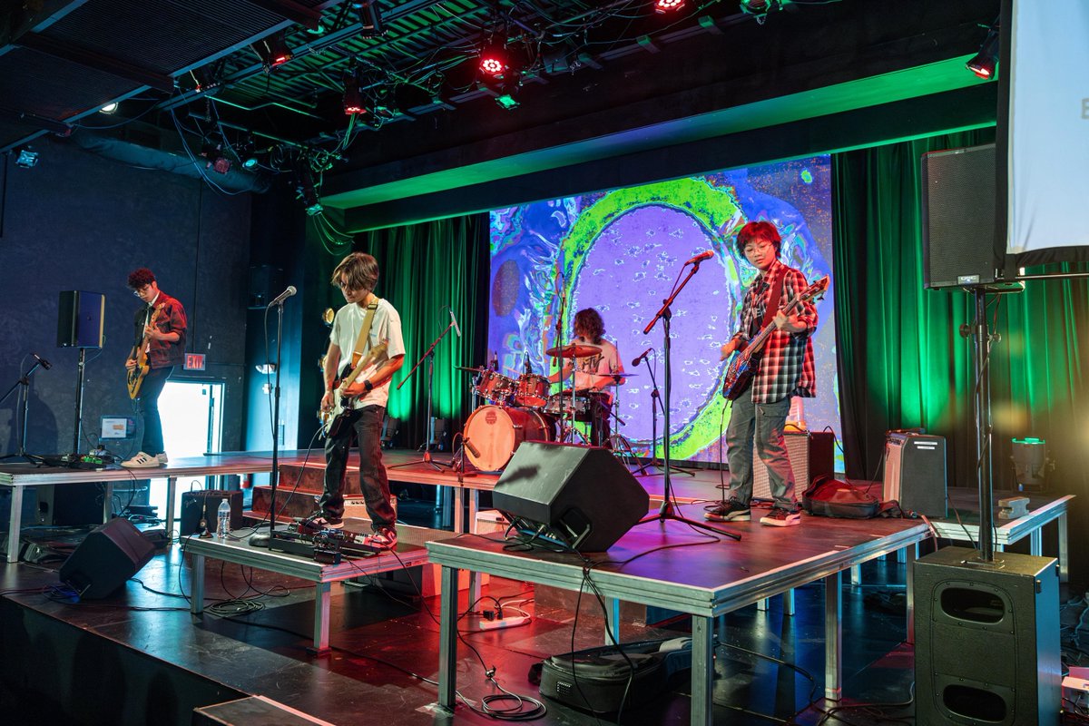 Last summer Deen Rawlins-Harris and 5 amazing teens from Austin came together to imagine a performance festival created for teens, by teens. And thus Revive Youth Festival: Teen Bands Showcase was born 🥁 🎶 🎸

📸 @christopheroftherose