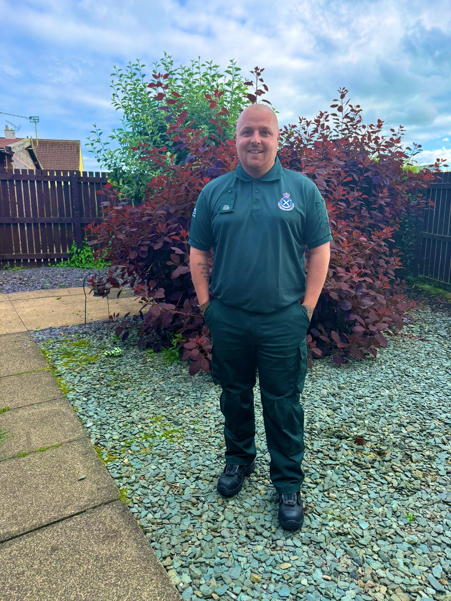 MccamleyScott's tweet photo. First day as an NQP 🚑 felt fitting to have a first day at school style picture done 🤣 good to get back into it and start the journey 🙌🏾 https://t.co/FnudEKmiPq