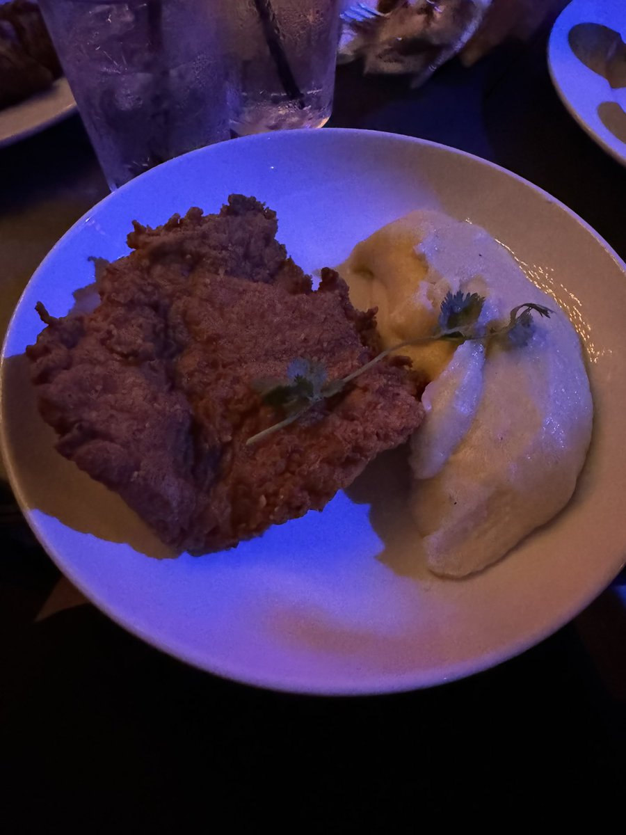 eCommerceCMO's tweet photo. Spent the weekend catching up with great friends in Beverly Hills, West Hollywood, and Laguna Beach, where we met up at some of our favorite restaurants and indulged in delicious food!
#eCommerceDigitalCMO #ChiefMarketingExec #RefreshAndRevive #RefreshAndRecharge #friends https://t.co/WIdVpl2dAy