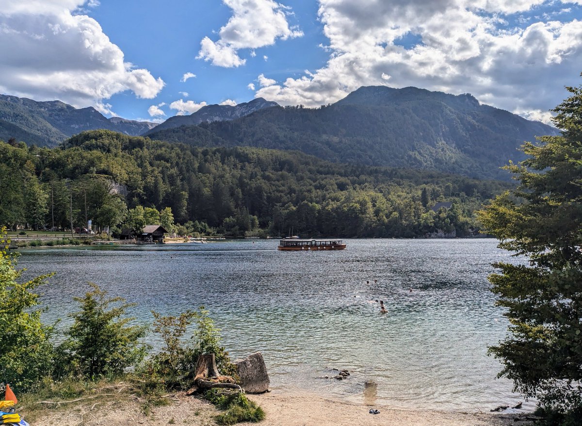 campervanfamfun's tweet photo. Sunny #LakeBohinj in the Triglav National Park. Slovenia is known as the "Sunny Side of the Alps", and is enchantingly written about in a book of the same name by Roy Clark. #ReadTourExplore #inspiringadventures #caravanandmotorhomeclub #literarytravels
@candmclub
@CW_Guild https://t.co/38PweSjBgh