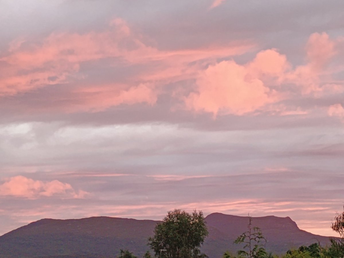 KHD_2017's tweet photo. An assortment of #cloudage from last night (#redskyatnight) and this morning from #BraesofUllapool
@LakesStiles https://t.co/HNGro4eytW