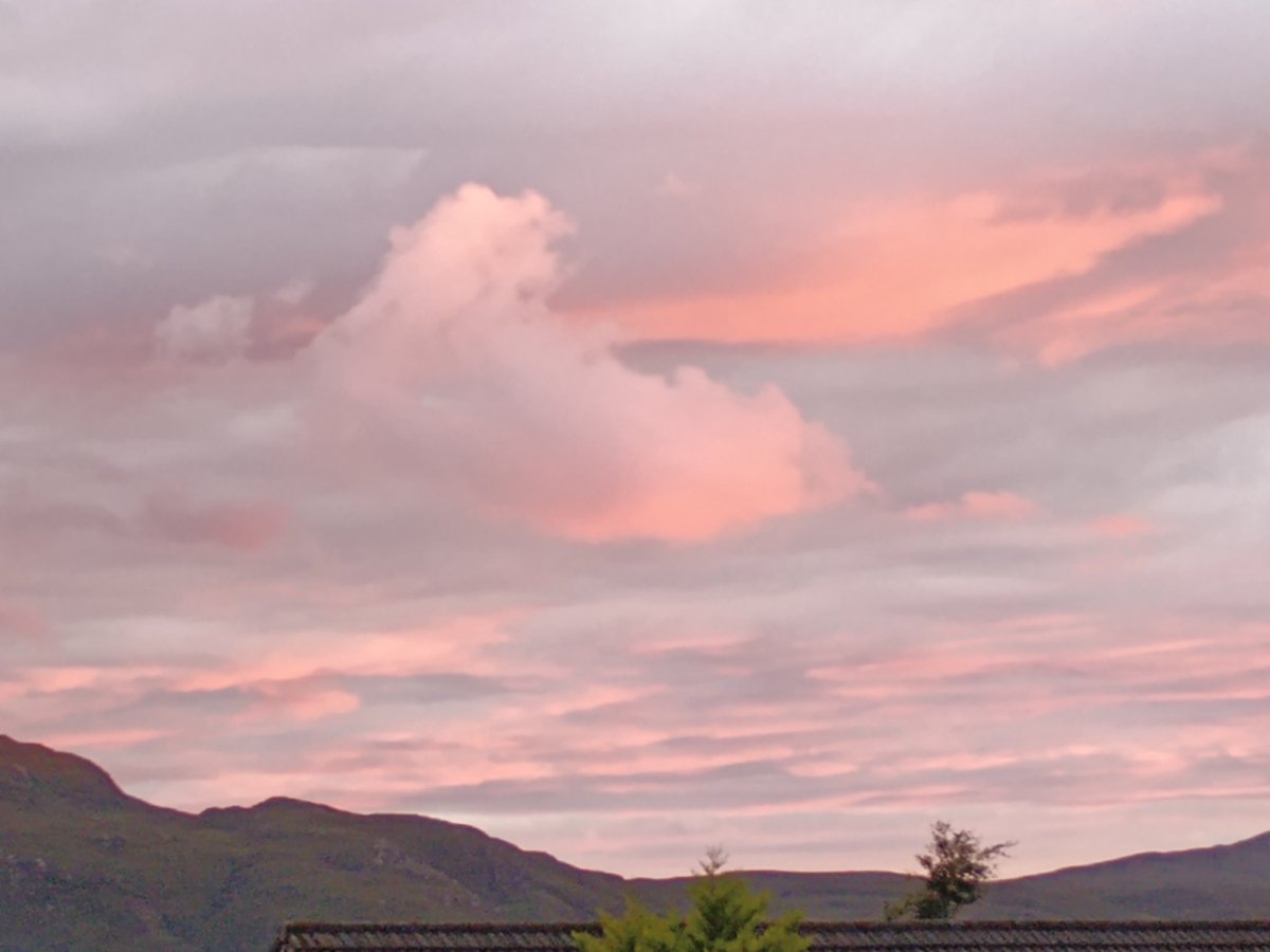 KHD_2017's tweet photo. An assortment of #cloudage from last night (#redskyatnight) and this morning from #BraesofUllapool
@LakesStiles https://t.co/HNGro4eytW