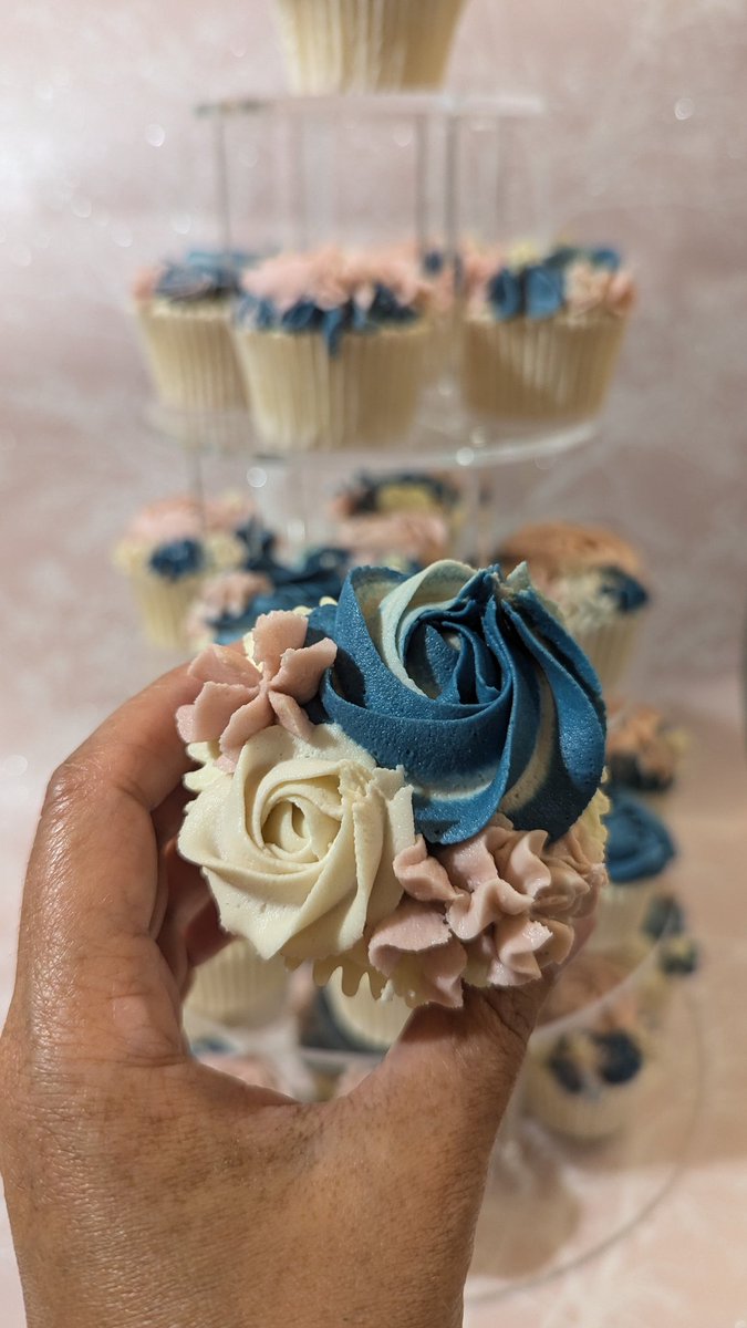 CakesByZozo's tweet photo. Wedding cupcakes in dusky pink and powder blue. I made all 30 cupcakes and I thought I can't just take a photo of them in a box, I need to see these on display! 

I really love this colour combination, too. I think I'll pipe all my cupcakes like this from now on. https://t.co/JSzl5ZcGtv