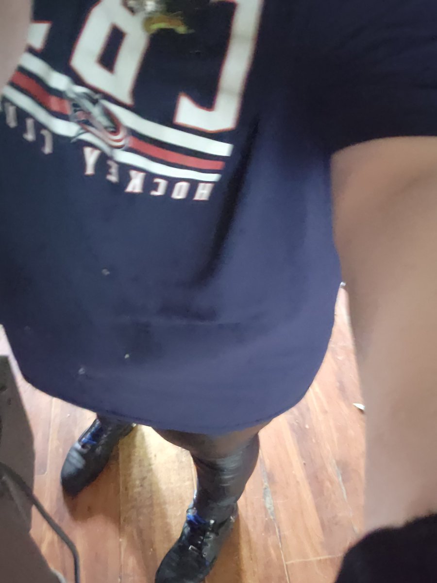 blocskull's tweet photo. #cbj comfortable shirt #HarleyDavidson boots
#foleather pants https://t.co/kzYoARjmqs