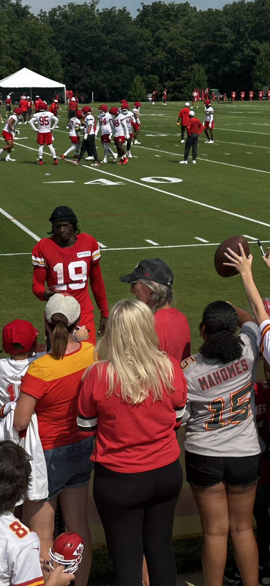 I have the upmost respect for KT, dude literally waited &amp; signed every kids football, jersey, hat, etc. Those little things don’t go unnoticed and make a lasting impression for kids (especially for my son)  #kadariustoney #chiefskingdom