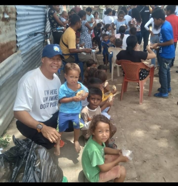 Ayer 21/07/2024 El C.E.M Dr Raul Leoni, conjuntamente con el Secretario General de AD en resistencia Carabobo,FRAMMY HERNANDEZ, llevamos alegría y esperanza a esos niños y niñas, de las comunidades. Virgen del Carmen y el Sector el Socorro EN LA PARROQUIA MIGUEL PEÑA  DE VALENCIA